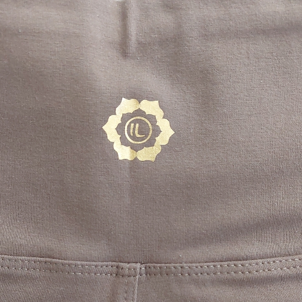 Indigo Luna Ananda Yoga Shorts Ash in Large - Picture 3 of 6